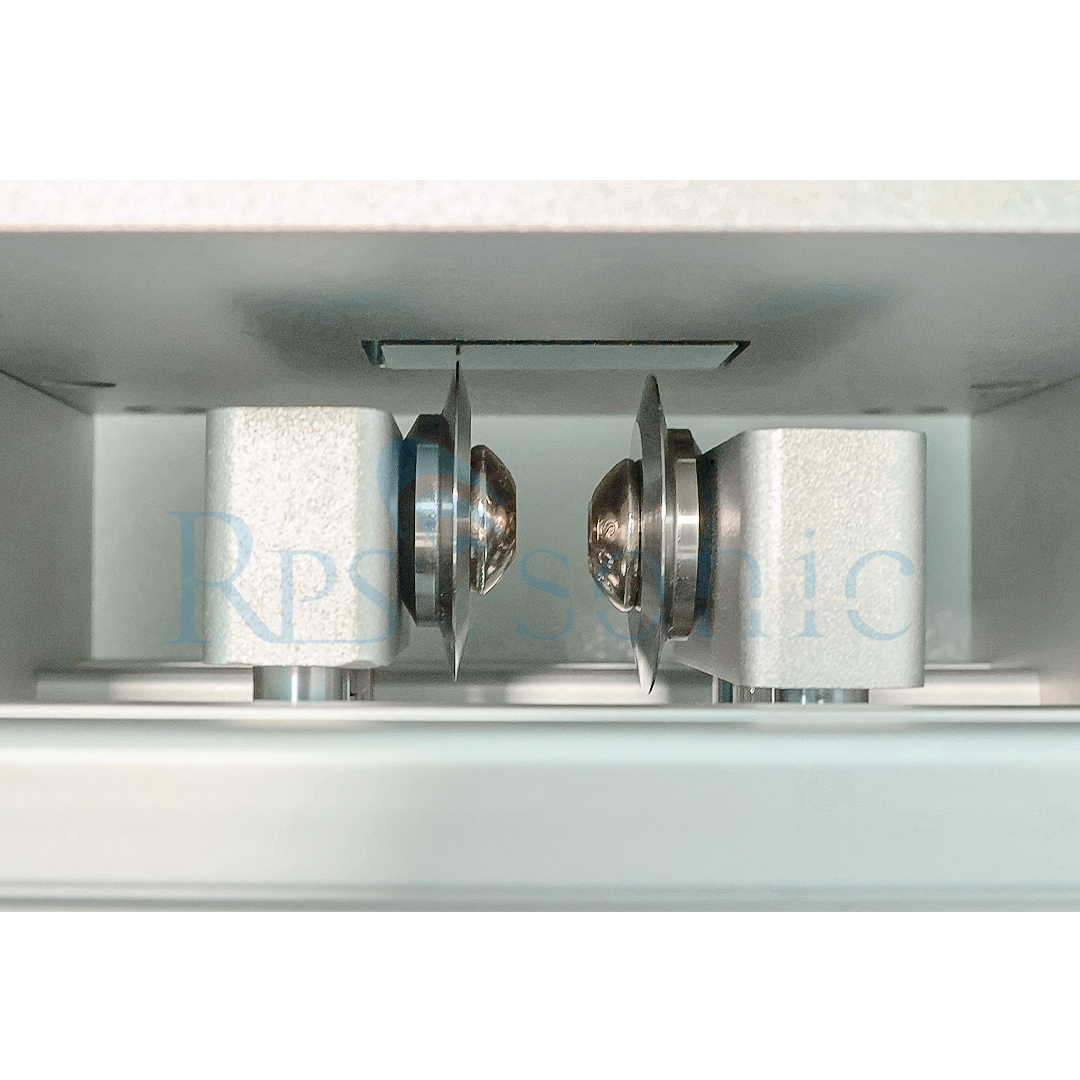 Double Egde Sealing Ultrasonic Cutting Machine with Roller Wheel Slitting Machine for Fabric Cutting