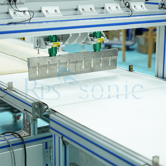 Ultrasonic Cake Cutting Machine Bread Cutter with Conveyor Belt