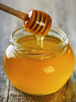 //iirorwxhjionlo5p.ldycdn.com/cloud/noBpqKrrRllSkoijljpki/The-Dangers-and-Benefits-of-Raw-Honey.jpg